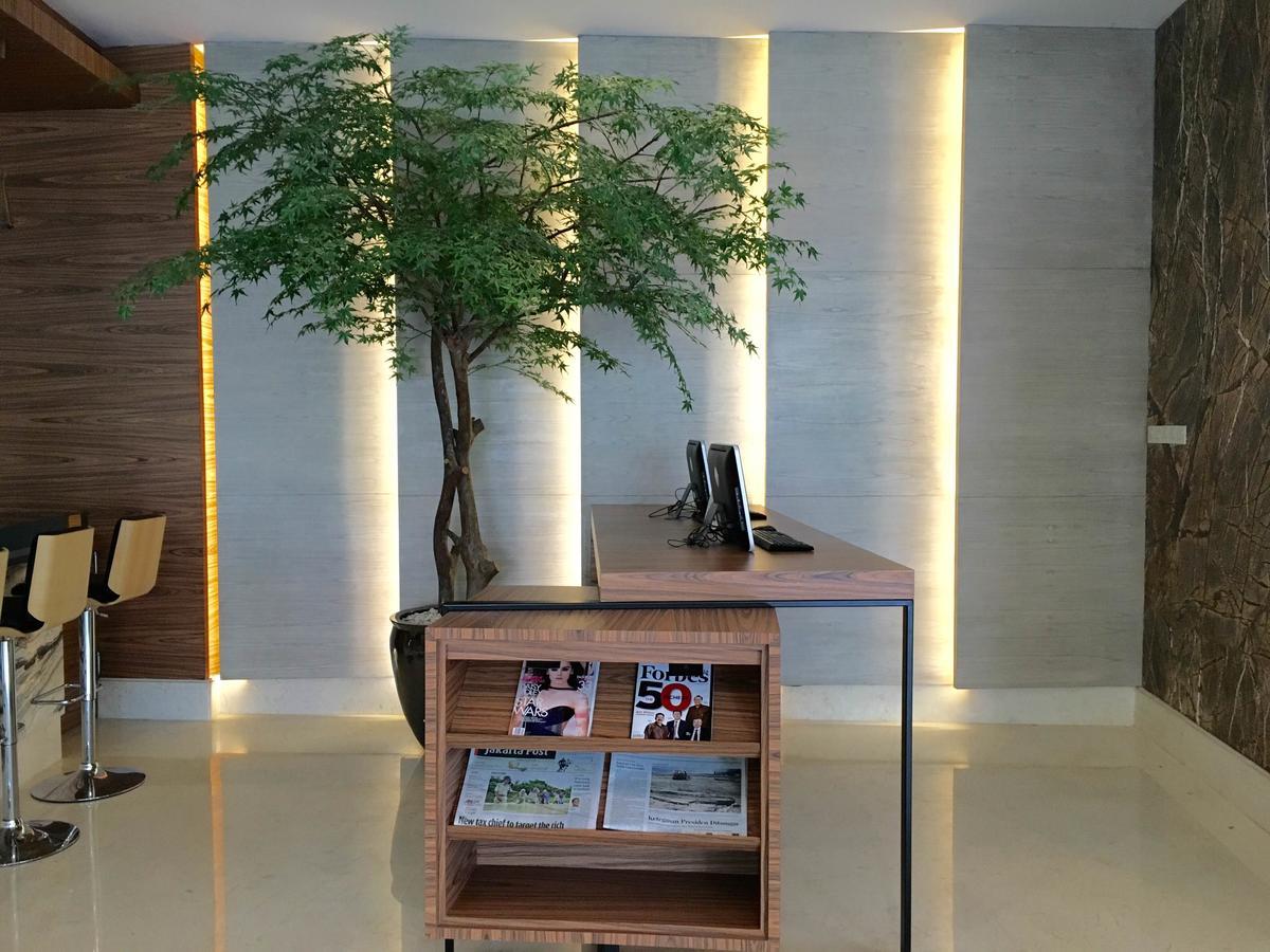 Ayaka Suites Джакарта Екстериор снимка