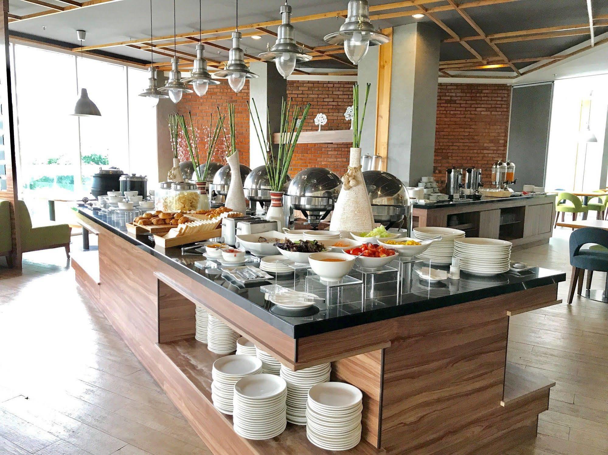 Ayaka Suites Джакарта Екстериор снимка